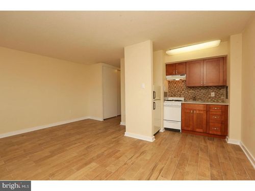 826-2101 Chestnut St, PHILADELPHIA, PA, 19103-3120 | Card Image