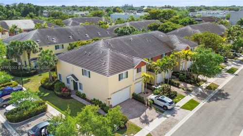 7702 Paddock Pl, Davie, FL, 33328-3830 | Card Image