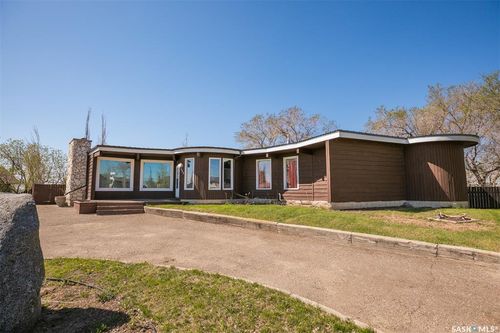 335 Yukon Ave, Kerrobert, SK, S0L1R0 | Card Image