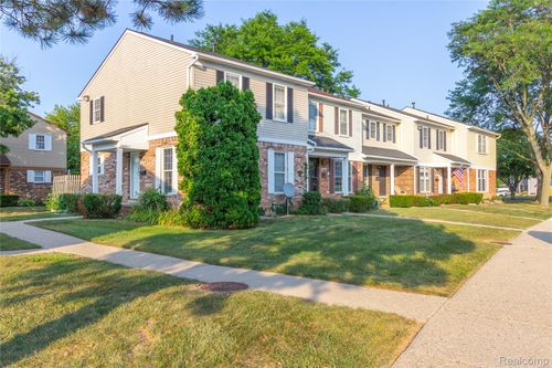 36461 Park Place Dr, Sterling Heights, MI, 48310-4292 | Card Image