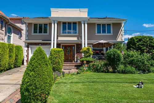 21643 28th Road, New York, NY, 11360 | Card Image