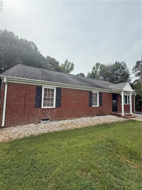 449 Colonial Trl W, Dendron, VA, 23839-2205 | Card Image