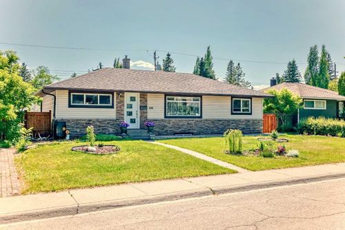 103 Warwick Dr Sw, Calgary, AB, T3C2R5 | Card Image