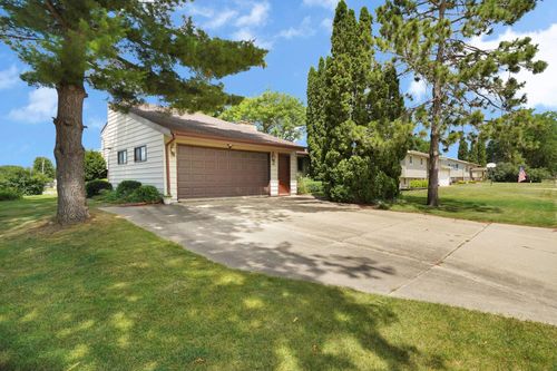 409 S 5th Avenue, New Hampton, IA, 50659 | Card Image