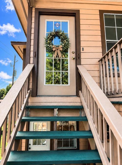 211 Shenandoah Dr, Shenandoah, TX, 77381-1119 | Card Image