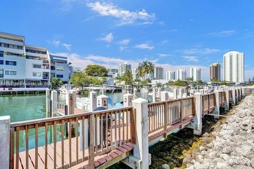 1522-400 Kings Point Dr, Sunny Isles Beach, FL, 33160-4739 | Card Image