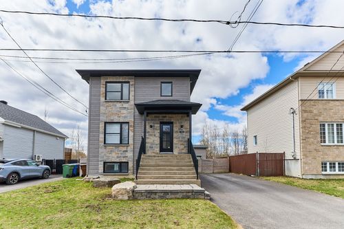 300 Rue Olivia, Saint-Lin/Laurentides, QC, J5M0K4 | Card Image
