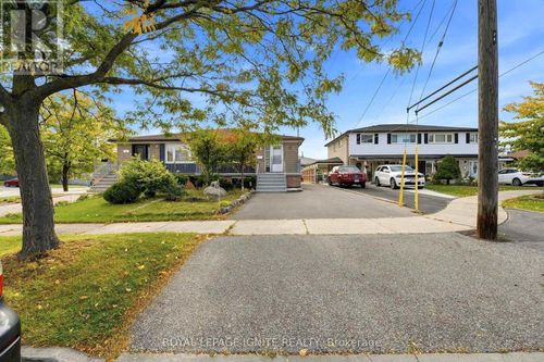 4 Buttercup Court, Toronto (Humber Summit), ON, M9L2M9 | Card Image