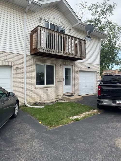 5002 W 79th St, Burbank, IL, 60459-1504 | Card Image