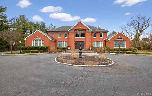 301 Berry Hill Rd, Syosset, NY, 11791-1102 | Card Image