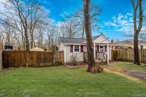 16 Rexmere Ave, Farmingville, NY, 11738-2604 | Card Image