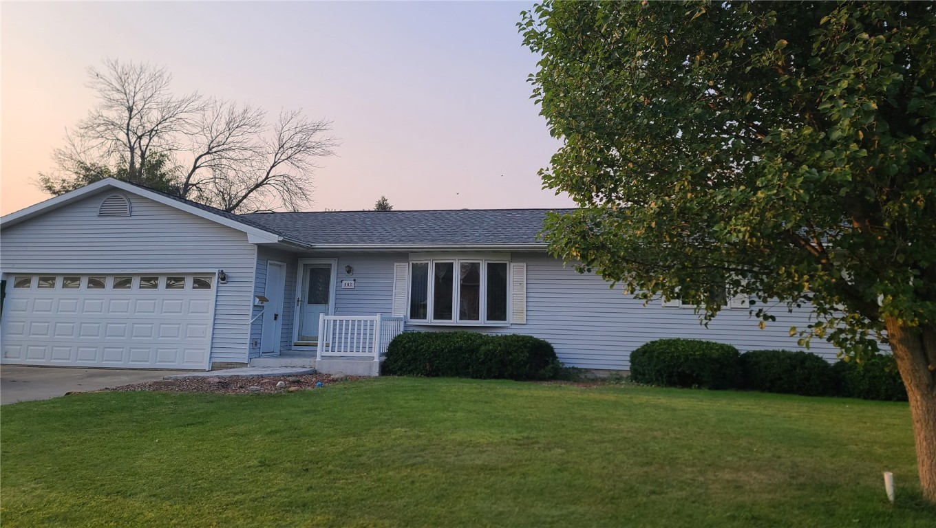 17th St, Vinton, IA 52349