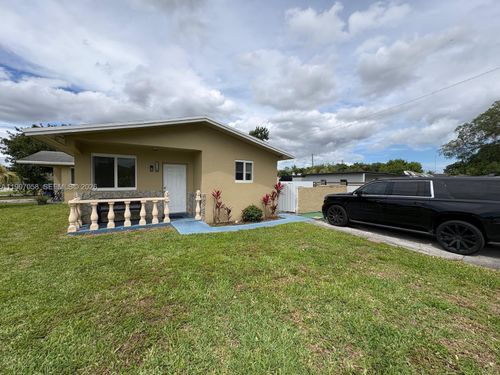 a-2550 Sw 58th Ave, West Park, FL, 33023-4123 | Card Image