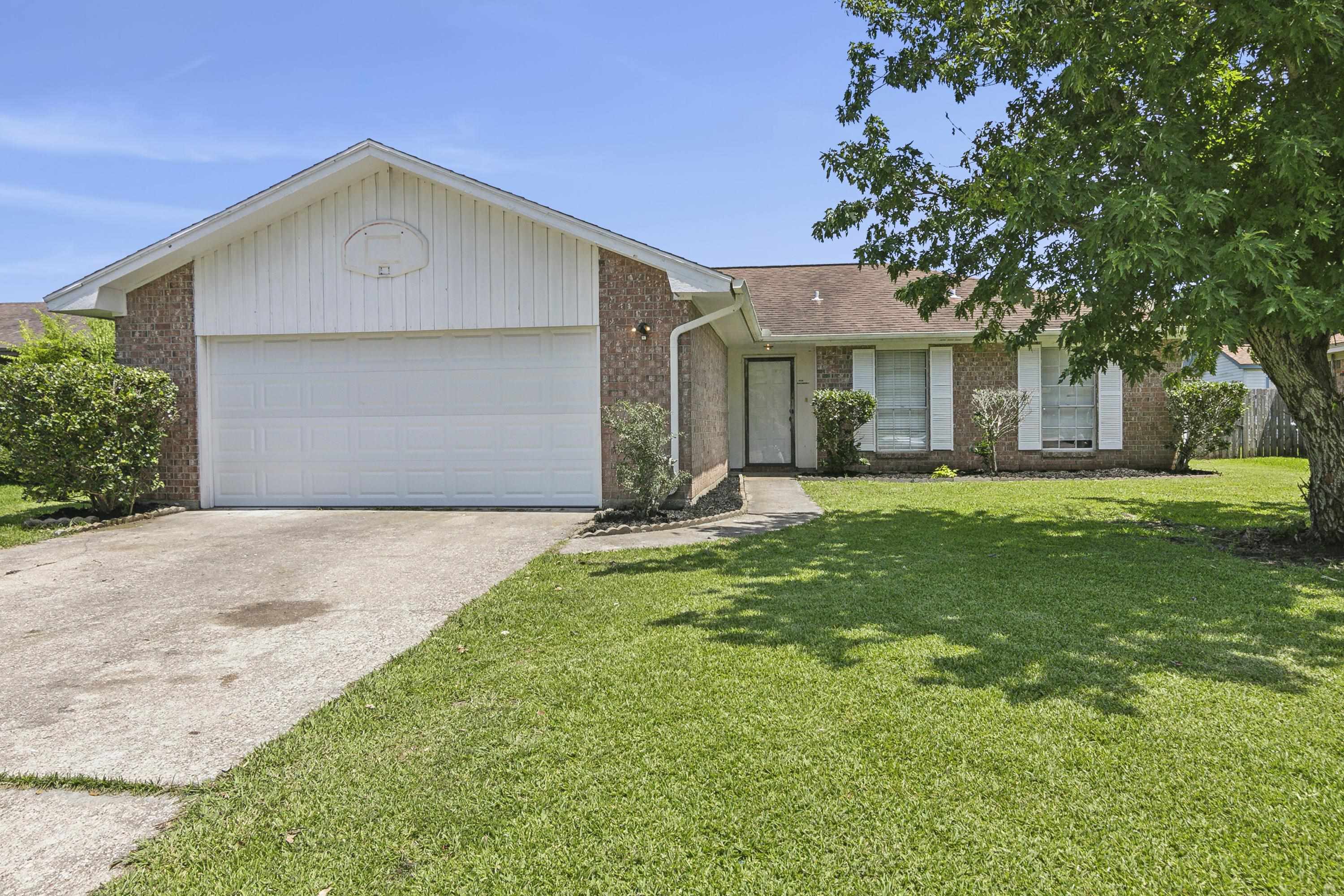 Blackberry Ln, Port Arthur, TX 77642