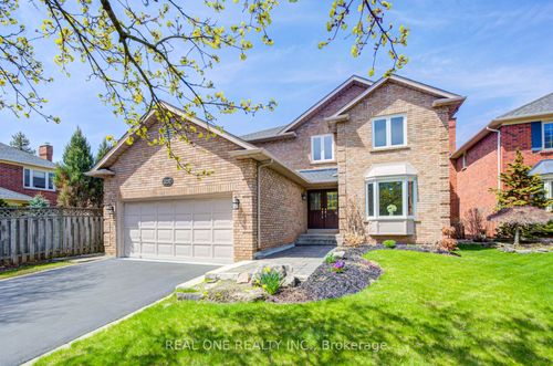 1237 Woodview Dr, Oakville, ON, L6M2M5 | Card Image