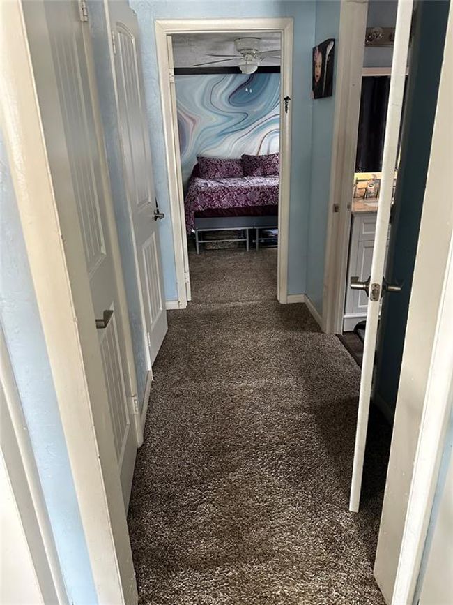 View of corridor | Image 14