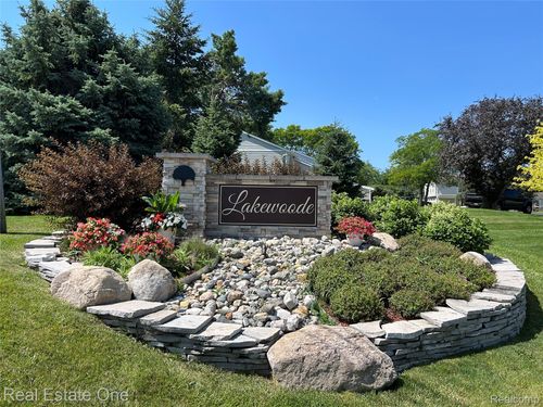 39728 Village Wood Cir, Novi, MI, 48375-4553 | Card Image