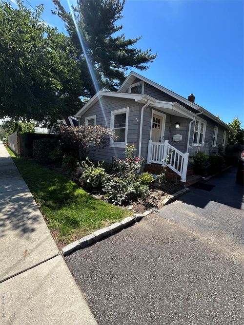 266 County Line Rd, Amityville, NY, 11701-2944 | Card Image