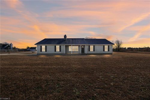 110 Davenport Dr, Raeford, NC, 28376-5425 | Card Image