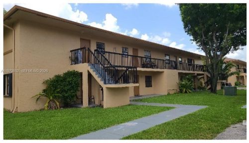 28-2540 W 67th Pl, Hialeah, FL, 33016-2858 | Card Image