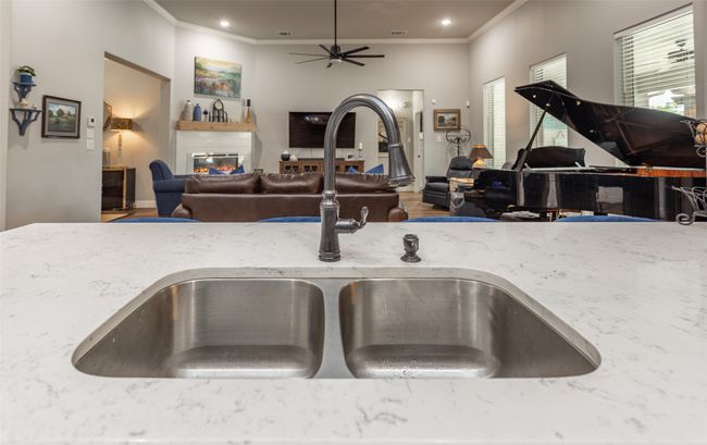 105 Cocopa Cv, House other with 4 bedrooms, 3 bathrooms and null parking in Lake Kiowa TX | Image 15