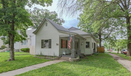 300 Brown Ave, Osawatomie, KS, 66064-1318 | Card Image