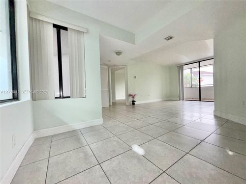 f-310-8205 Sw 152nd Ave, Miami, FL, 33193-4075 | Card Image