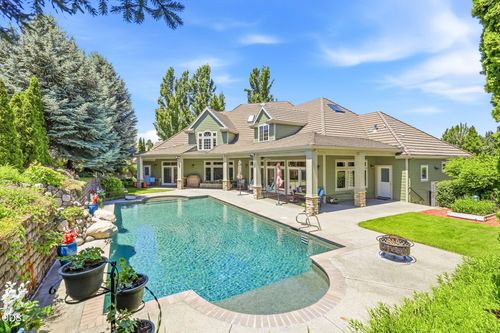 631 Seventh Fairway Drive, Medford, OR, 97504 | Card Image
