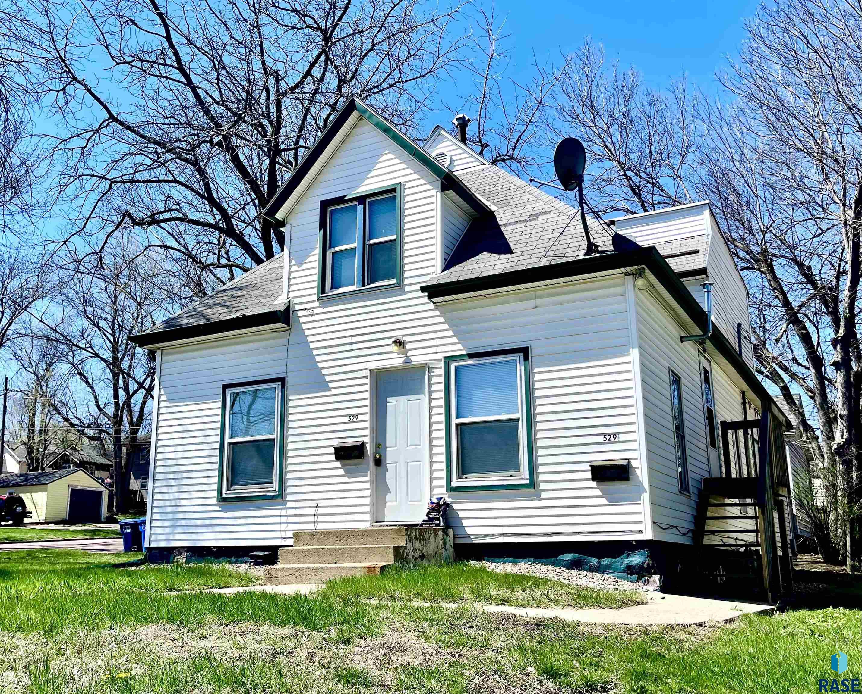 Menlo Ave, Sioux Falls, SD 57104