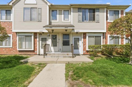 30813 Hidden Pines Ln, Roseville, MI, 48066-7309 | Card Image