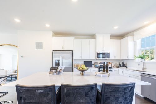 69-65 Eastwood Ter, East Hanover, NJ, 07936-2038 | Card Image