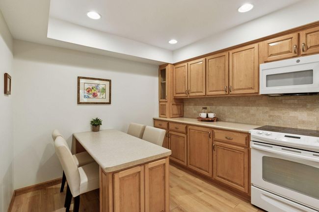 Eat in kitchen | Image 12