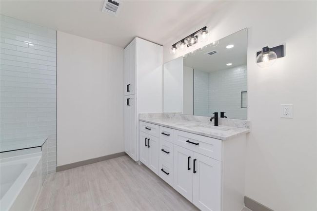 11931 S Red Cedar Cir, House other with 5 bedrooms, 4 bathrooms and 2 parking in The Woodlands TX | Image 22
