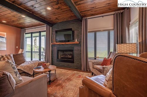 d18-315 Skyleaf Dr, Sugar Mountain, NC, 28604-6847 | Card Image