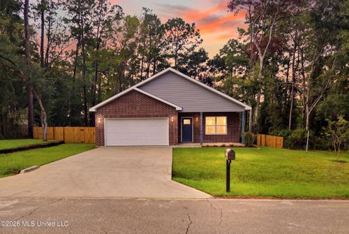 96100 Kapalama Dr, Diamondhead, MS, 39525-4304 | Card Image
