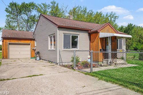 1015 Ledyard Rd, Essexville, MI, 48732-1740 | Card Image
