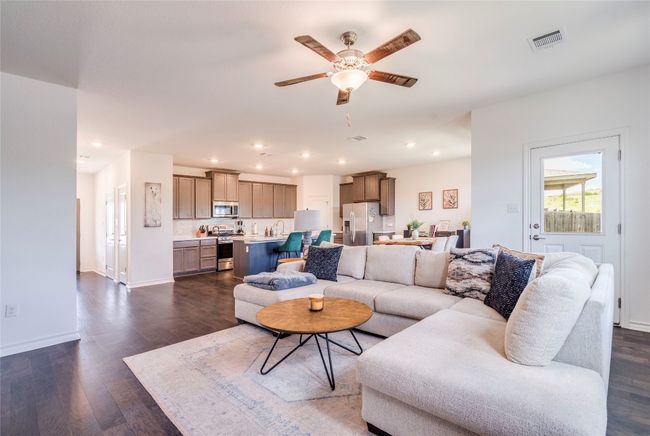 572 Pepperbark Loop, House other with 4 bedrooms, 3 bathrooms and 4 parking in Buda TX | Image 6