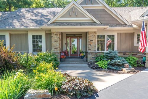 483 Meadow Ridge Ln, Hudson, WI, 54016-8742 | Card Image