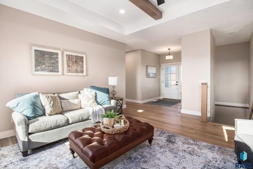 5505 E Morningside Cir, Sioux Falls, SD, 57110-7153 | Card Image