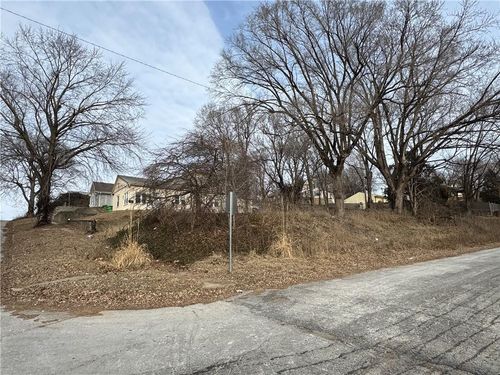 2429 S 15th St, Saint Joseph, MO, 64503-3041 | Card Image