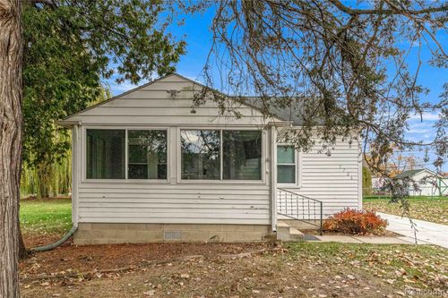 1726 Helen St, Garden City, MI, 48135-3026 | Card Image