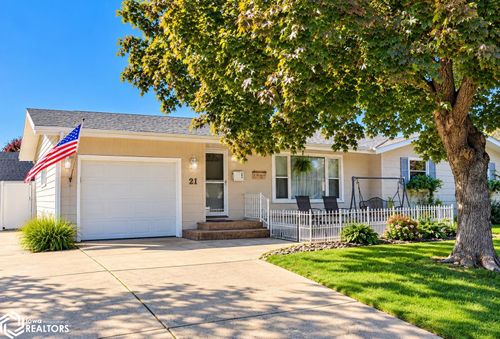 21 Oak Drive, Fort Madison, IA, 52627 | Card Image