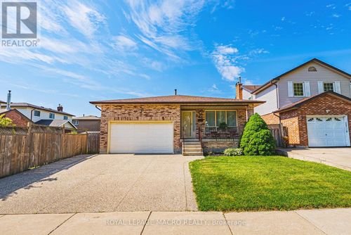 565 Stone Church Rd W, Hamilton, ON, L9B1A5 | Card Image