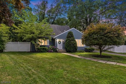 11 Dean Ct, Rutherford, NJ, 07070-2603 | Card Image