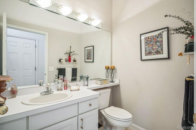 35_38049_Lantern_Hill_Ct_Farmington_Hills_MI_48331_USA-Bathroom-194376_SEP-12.jpg | Image 34