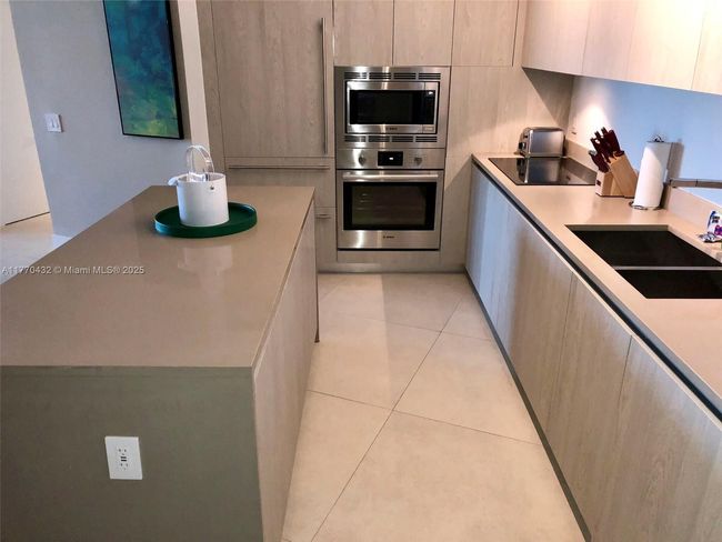 UNIT-2910 - 4111 Ocean Dr, Condo with 1 bedrooms, 1 bathrooms and null parking in Hollywood FL | Image 8