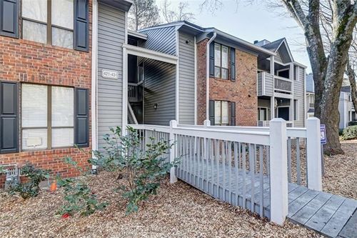 527 Warm Springs Cir, Roswell, GA, 30075-4972 | Card Image