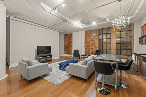 apt-421-1122 Jackson St, Dallas, TX, 75202-5215 | Card Image