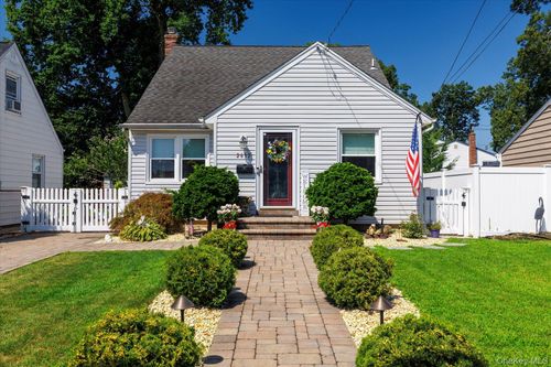 2612 Yorktown St, Oceanside, NY, 11572-2437 | Card Image