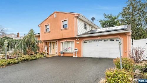 8 Monaghan Rd, Edison, NJ, 08817-4122 | Card Image